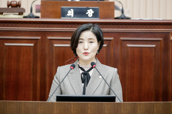 ‘구리시 아동친화도시 조성에 관한 조례 전부개정조례안’을 발의한 이경희 의원. /사진제공=구리시의회