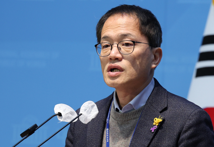 박주민 더불어민주당 의원(서울 은평갑)이 25일 차기 원내대표 선거를 불출마하겠다고 밝혔다. 사진은 박 의원이 지난 1월19일 서울 여의도 국회에서 '강성희 의원 과잉제압 논란·김건희 여사 관련 의혹 등 현안질의를 위한 국회운영위 개회 요구' 기자회견을 하는 모습. /사진=뉴시스