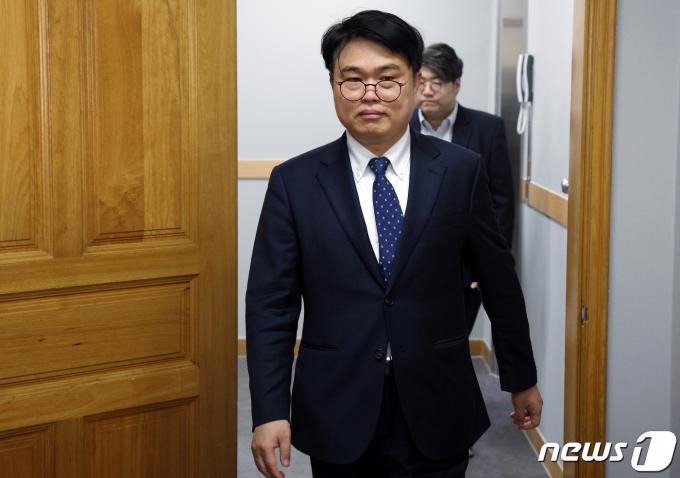 임현택 대한의사협회 회장 당선인이 9일 오전 서울 동대문구 답십리로 한국민족종교협의회를 예방하고 있다. 2024.4.9/뉴스1 ⓒ News1 박정호 기자