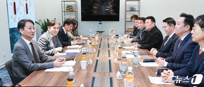 [사진] '안덕근 장관, 체코 진출기업 통상이슈 간담회 주재'