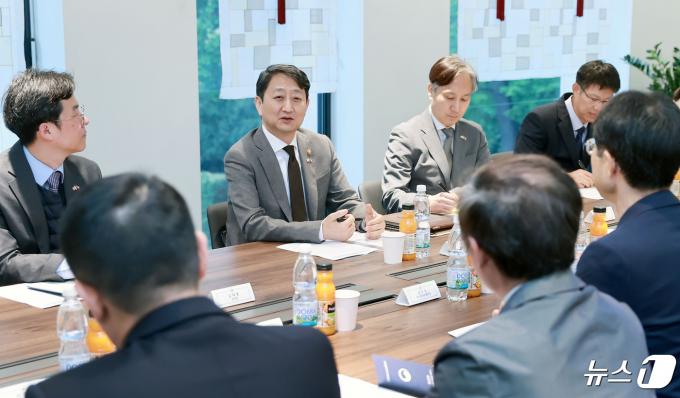 [사진] 안덕근 장관, 체코 진출기업 통상이슈 간담회 주재