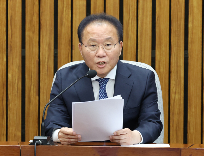 윤재옥 국민의힘 원내대표·당대표 권한대행이 윤석열 대통령과 이재명 더불어민주당 대표의 영수회담에 대해 "영수회담 답게 통 큰 만남, 통 큰 결단만이 국민에게 감동을 줄 수 있다"고 말했다. 사진은 윤 원내대표가 26일 서울 여의도 국회에서 열린 원내대책회의에서 발언하는 모습. /사진=뉴스1
