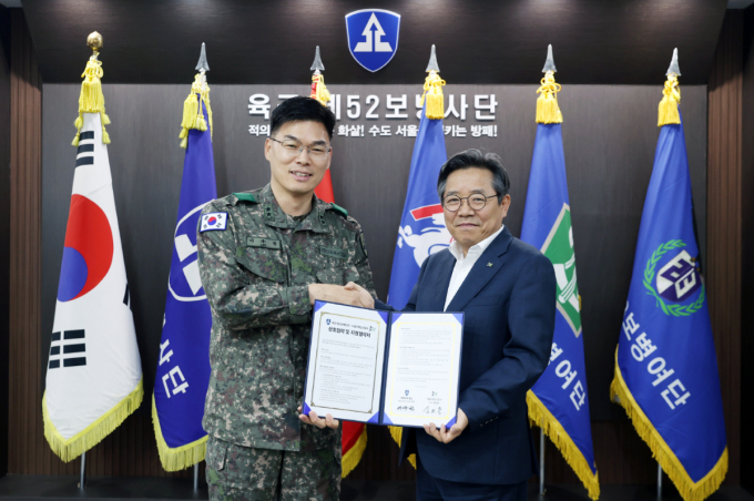 이우헌(왼쪽) 육군 제52보병사단장과 김헌동 SH공사 사장이 예비군 육성 지원 강화 등을 위한 업무협약을 체결했다. /사진=SH공사 