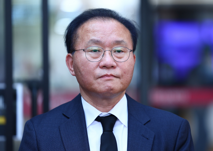 윤재옥 국민의힘 원내대표·당대표 권한대행이 지난 25일 차기 원내대표로 꼽히는 이철규 국민의힘 의원(강원 동해시태백시삼척시정선군)과 비상대책위원장 인선을 논의했다. 사진은 윤 원내대표가 지난 25일 서울 서초구 서울가톨릭성모병원 장례식장에 마련된 故노재봉 전 국무총리의 빈소에 조문을 마치고 나오는 모습. /사진=뉴시스