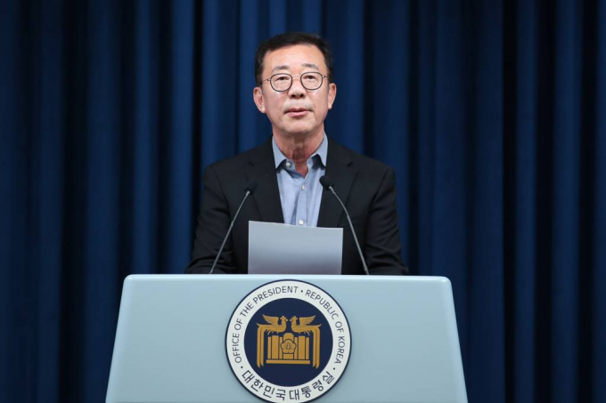 윤석열 대통령과 이재명 더불어민주당대표가 차담을 가질 예정이다. 사진은 26일 용산 대통령실에서 윤석열 대통령과 이재명 더불어민주당 대표의 영수회담 3차 실무회동 결과와 관련해 브리핑을 하고 있는 홍철호 대통령실 정무수석. /사진= 뉴스1