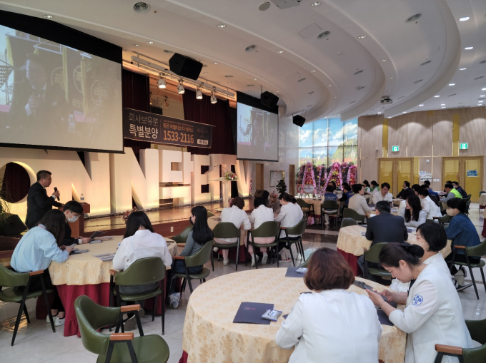 26일 온병원 15층 ONNTV공개홀에서 온라이프건설의 제주 더테라스 부산분양설명회가 열렸다./사진=온라이프건설