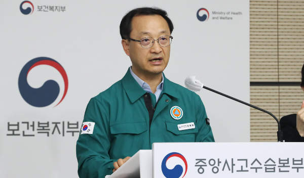 정부가 수리 예정인 사직서는 없는 것으로 파악됐다고 밝혔다. 전병왕 보건복지부 보건의료정책실장이 지난 4일 오전 세종시 정부세종청사에서 의사 집단행동 관련 브리핑을 하고 있다. /사진=뉴스1