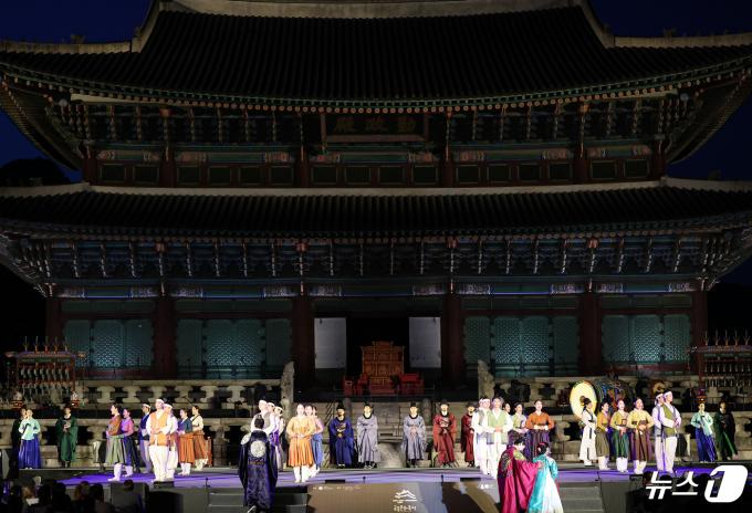 [사진] 경복궁 근정전에서 펼쳐지는 궁중문화축전 개막제