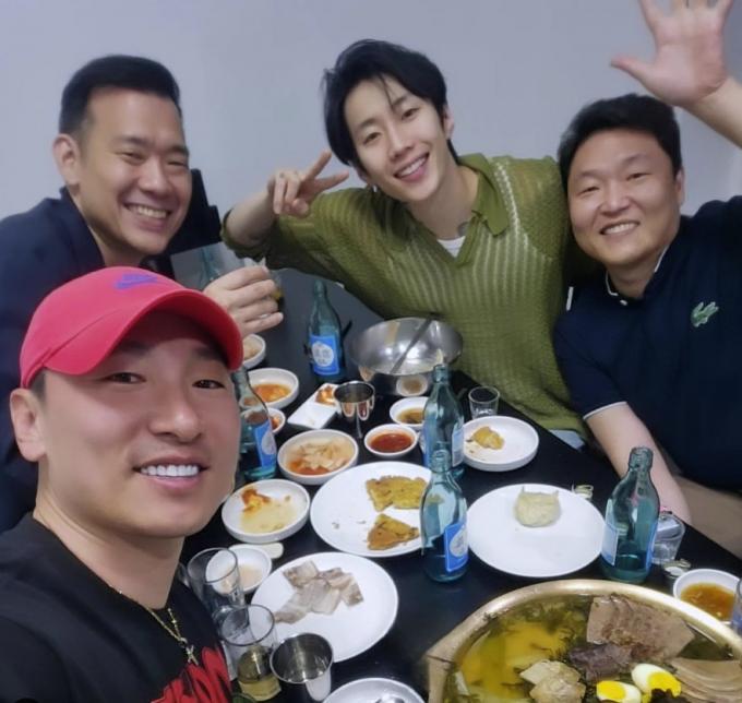 박재범, 싸이, 라이어, 김진표(시계방향으로_사진=라이어 SNS 캡처