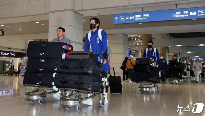 [사진] '파리행 실패' 한국 U-23 축구대표팀 귀국