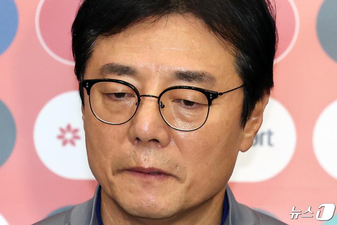 [사진] '파리행 불발' 황선홍 감독 