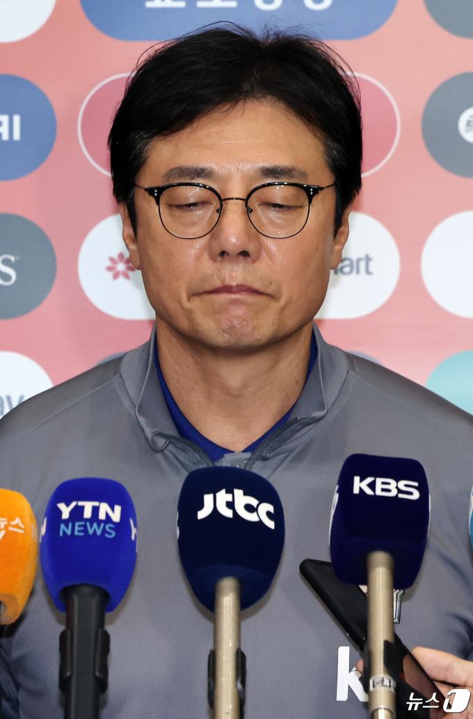 [사진] 황선홍 감독, 파리행 좌절에 어두운 표정