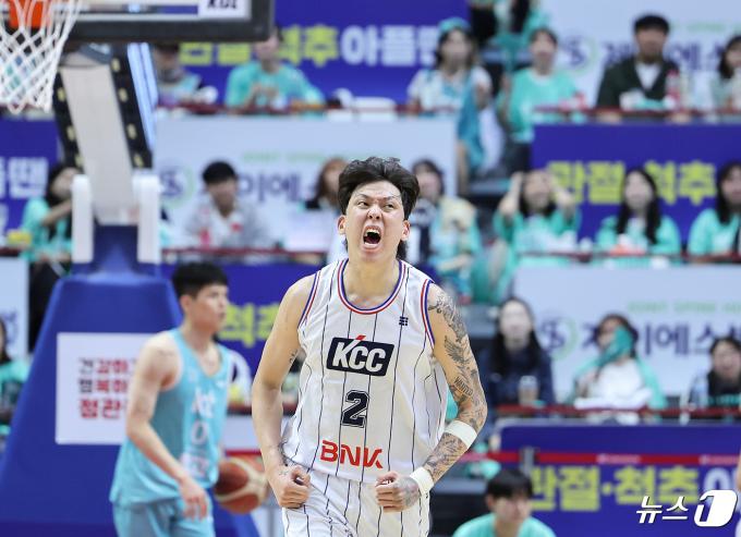 [사진] 포효하는 송교창
