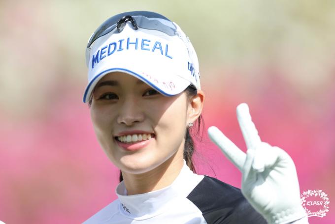 [사진] 안지현의 미소