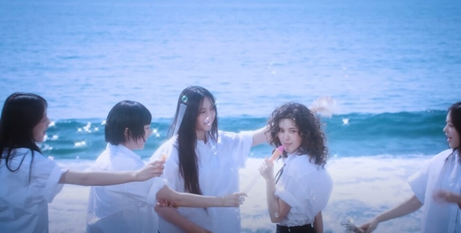 뉴진스 '버블검' 뮤직비디오. /사진=유튜브 갈무리