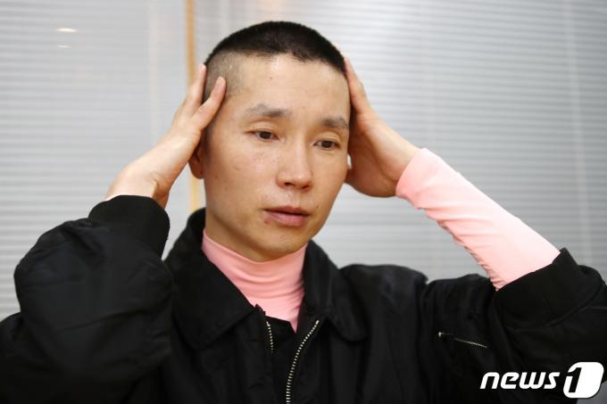드래그 아티스트이자 무용가인 모어(본명 모지민) 씨가 11일 뉴스1과 가진 인터뷰에서 드래그 아티스트로서의 삶 등에 대해 말하고 있다. 2024.4.11/뉴스1 ⓒ News1 이광호 기자
