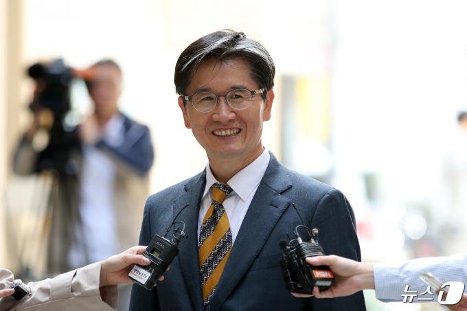 [사진] 미소 짓는 오동운 공수처장 후보자
