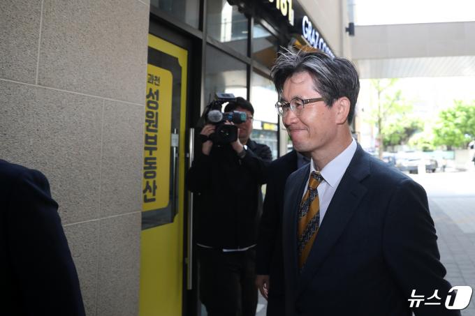 [사진] 출근하는 오동운 공수처장 후보자
