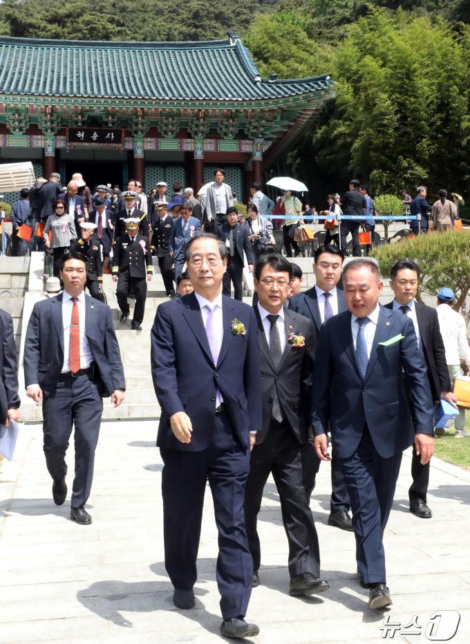 [사진] 이충무공 탄신 479주년 기념행사 참석한  한덕수 국무총리