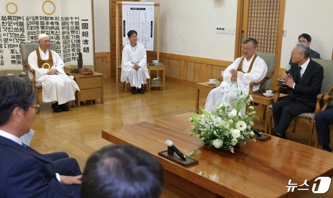 [사진] 유인촌 장관, 원불교 전산 김주원 종법사 면담