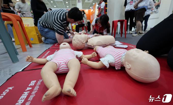 [사진] '아이 살리는 유아 심폐소생'