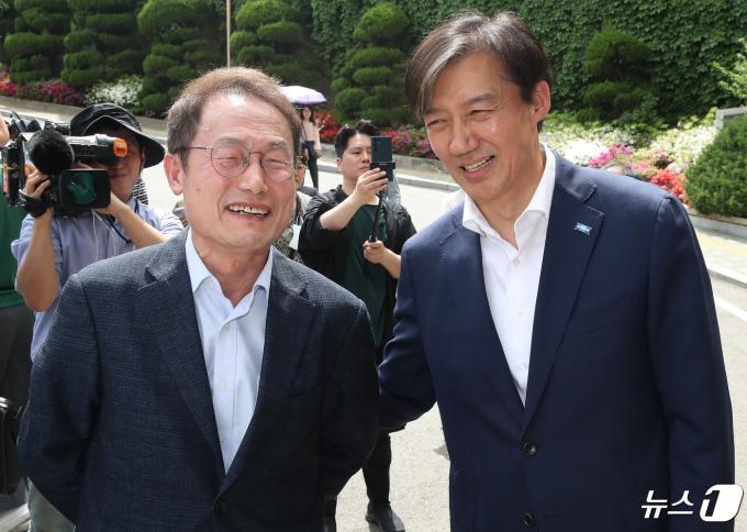[사진] 조희연 서울시교육감 만난 조국 대표