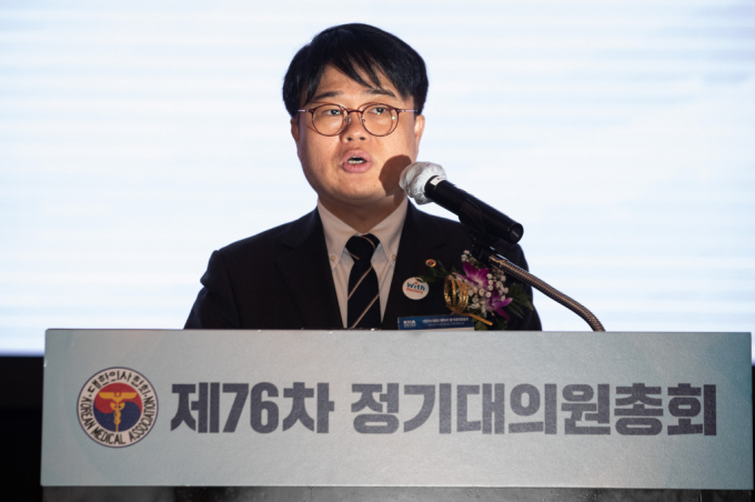 오는 30일부터 전국 주요 학병원이 주1회 휴진을 시작한다. 임현택 대한의사협회장 당선인이 28일 서울 서초구 더케이호텔에서 열린 대한의사협회 제76차 정기대의원총회에서 인사말을 하고 있다. /사진=뉴스1