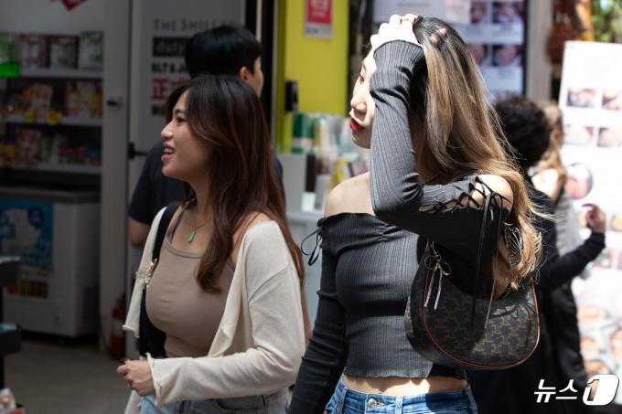 서울 낮기온이 29도까지 오르는 등 초여름 날씨를