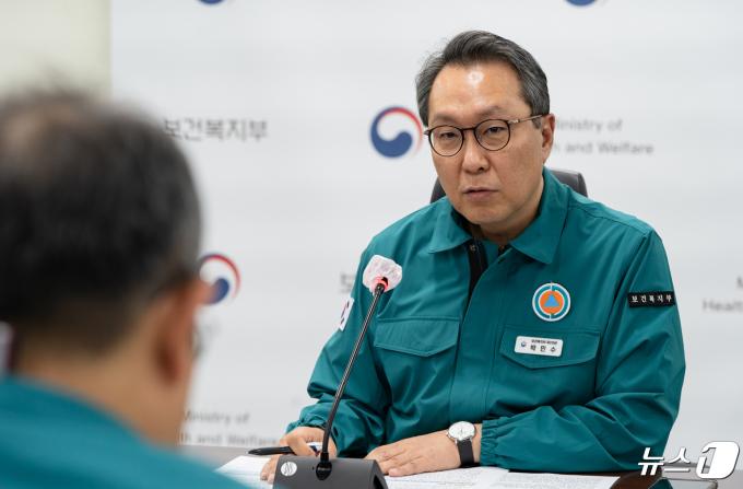 [사진] 중수본 회의 주재하는 박민수 2차관
