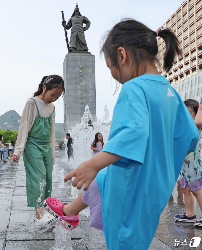 [사진] '시원하게 놀거라'
