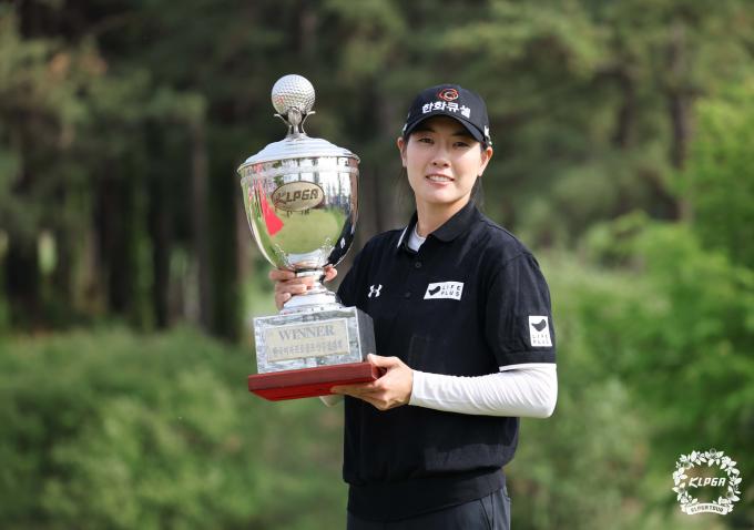 [사진] 우승 포즈 취하는 이정민