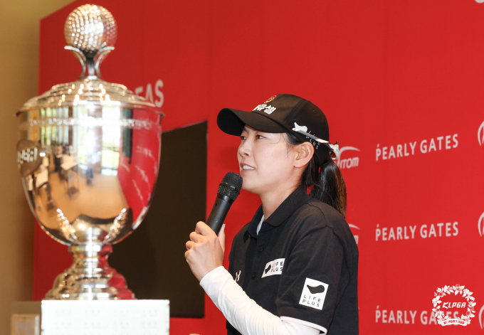 KLPGA 챔피언십 우승자 이정민의 기자회견 모습. /사진= KLPGA