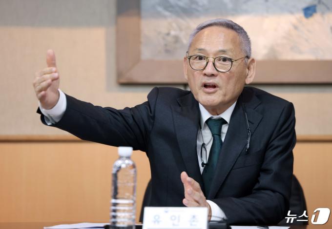 [사진] 지역예술인들과 간담회 갖는 유인촌 장관
