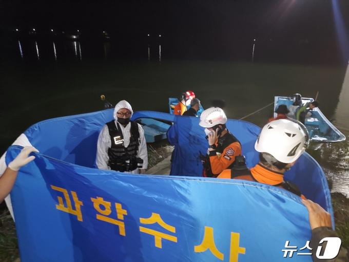 [사진] 옥정호 운암대교서 발견된 시신 인양…