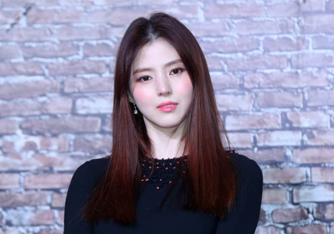 배우 한소희가 프랑스 대학과 관련한 의혹에 대해 해명했다. 사진은 지난해 12월 서울 용산구 레이어20 스튜디오에서 열린 넷플릭스 시리즈 '경성크리처' 제작발표회에서 포즈를 취하고 있는 배우 한소희. /사진= 뉴시스 
