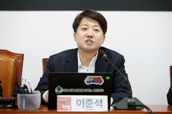 이준석 개혁신당 대표가 29일 국민의힘 차기 비상대책위원장으로 황우여 전 새누리당 대표가 지명된 것에 대해 국민의힘이 총선 패배 후에 무엇을 깨닫은 것인지 알 수 없다며 비판했다. 사진은 이 대표가 29일 서울 여의도 국회에서 최고위원회의를 주재하는 모습. /사진=뉴스1