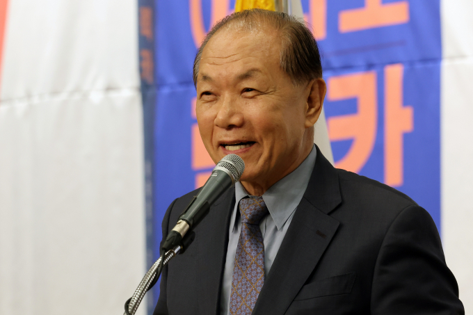 윤재옥 국민의힘 원내대표가 29일 황우여 전 새누리당 대표를 국민의힘 비상대책위원장으로 지명했다. 사진은 황 전 대표가 지난해 11월20일 서울 여의도 국회 도서관에서 열린 하태경 국민의힘 의원 '여의도 렉카' 출판기념회에서 축사하는 모습. /사진=뉴스1