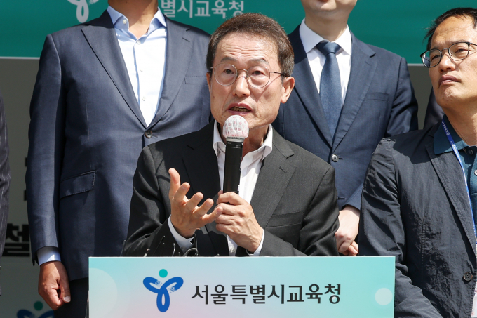 조희연 서울시교육감과 더불어민주당 의원들이 29일 학생인권조례 폐지를 반대하며 공동 입장을 발표했다. 사진은 조 교육감이 29일 서울 중구 서울시교육청에서 열린 '서울 학생인권조례 폐지 반대 및 학생인권법 제정 결의를 위한 서울시교육감·민주당 의원 공동 기자회견'에서 발언하는 모습. /사진=뉴스1
