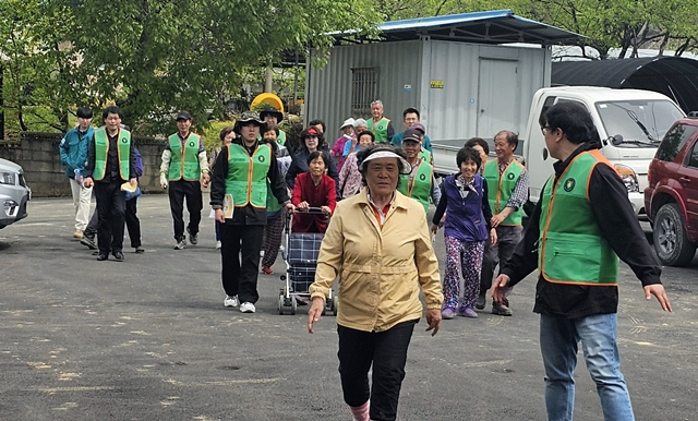 지난 26일 상주시 외서면 백전리 일원에서 주민대피 훈련이 진행되고 있다./사진제공=경북 상주시