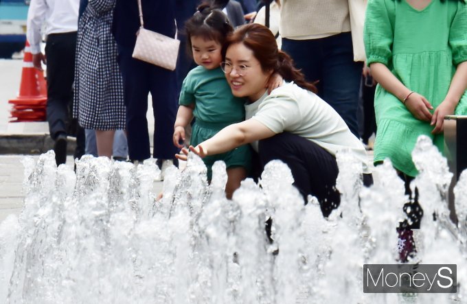 [머니S포토] 봄날씨 맞나요… 서울 등 전국 초여름 날씨