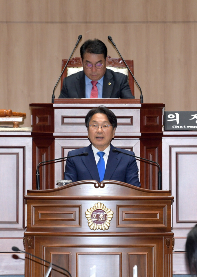 강기정 광주광역시장이 29일 오전 시의회 본회의장에서 열린 제324회 임시회 본회의에 참석해 2024년도 제1회 추가경정예산안 및 기금운용변경계획안에 대한 제안설명을 하고 있다./사진=광주시