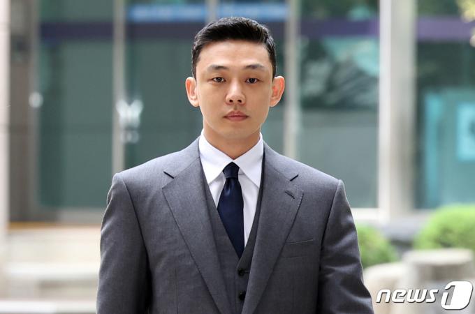 마약 상습 투약 혐의로 불구속 기소된 배우 유아인(본명 엄홍식)이 지난 16일 오후 서울 서초구 서울중앙지법에서 열린 4차 공판에 출석했다. 2024.4.16/뉴스1 ⓒ News1 김명섭 기자