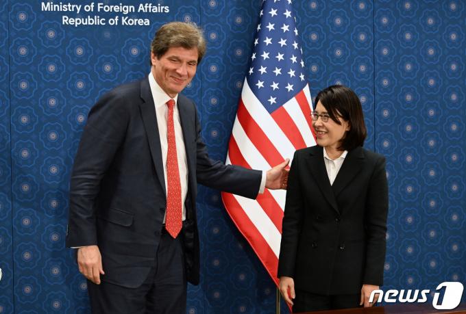 강인선 외교부 2차관과 호세 페르난데스 미국 국무부 경제성장·에너지·환경 담당 차관. (공동취재) 2024.1.31/뉴스1 ⓒ News1 허경 기자