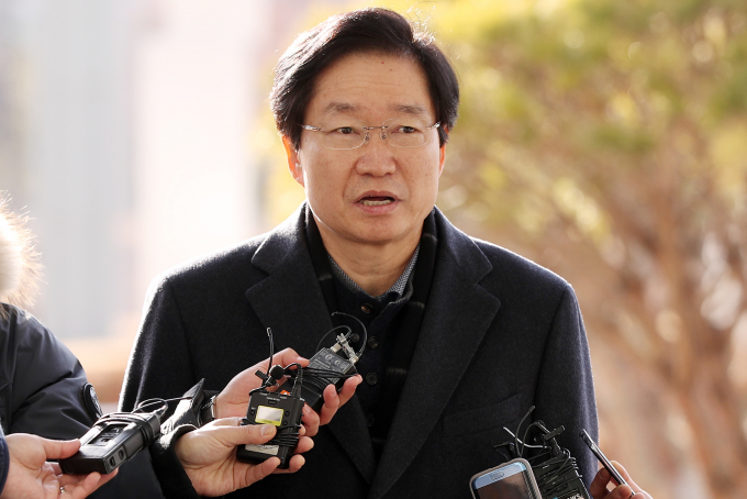 김영석 전 해양수산부 장관이 세월호 특별조사위원회(특조위) 활동에 대한 방해 혐의 무죄를 확정받고 5960만원의 형사 보상금을 받는다. 사진은 김 전 장관이 지난 2018년 1월29일 오전 서울 동부지방검찰청으로 출석하는 모습. /사진=머니투데이
