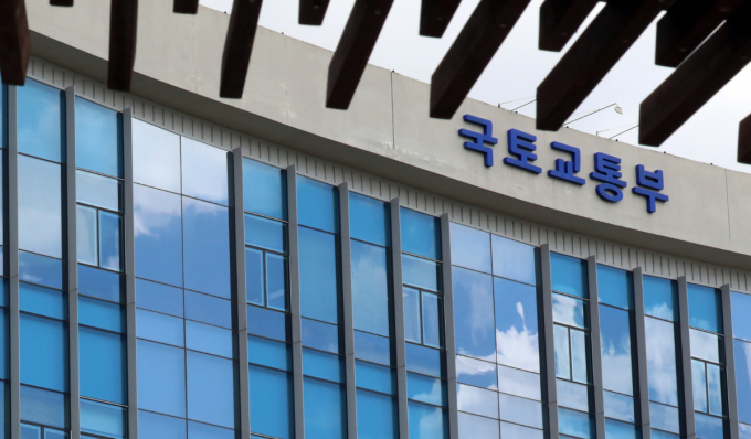 국토부가 주택공급 DB 시스템 점검하는 과정에서 누락 가능성을 확인해 지난해 주택공급실적을 정정한다./사진=뉴스1