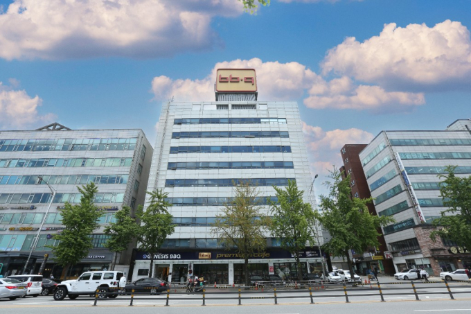 치킨 프랜차이즈 BBQ가 수익성 악화로 고전하는 가운데 글로벌 확장을 멈추지 않는다. 사진은 BBQ 사옥. /사진=제너시스BBQ