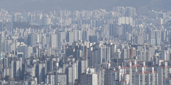 지난 3월 전국 미분양 물량이 전년대비 증가한 것으로 조사됐다. 사진은 서울시내 한 아파트 밀집 지역. /사진=뉴스1