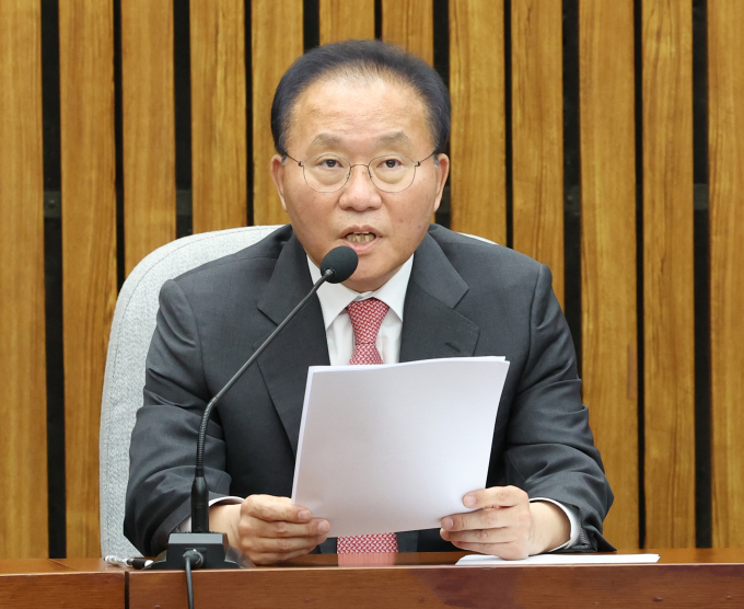 윤재옥 국민의힘 원내대표가 윤석열 대통령과 이재명 더불어민주당 대표의 영수회담에 대해 "협치라는 어려운 여정의 첫걸음을 내디딘 것"이라고 평가했다. 사진은 윤 원내대표가  30일 서울 여의도 국회에서 열린 원내대책회의에서 발언하는 모습. /사진=뉴스1