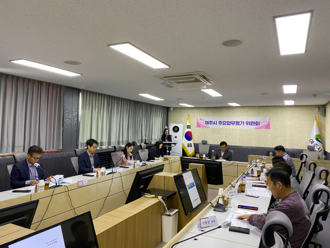 여주시 '2024년 제2회 주요업무 평가 위원회' 회의 현장. /사진제공=여주시