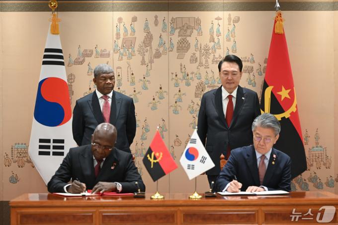 [사진] 대한민국 외교부 국립외교원과 앙골라 외교부 외교아카데미 간 협력을 위한 양해각서 체결식